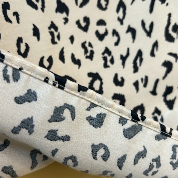 ZARA SILK BLOUSE WOMEN SIZE S ANIMAL PRINT LONG SLEEVE - Picture 8 of 11